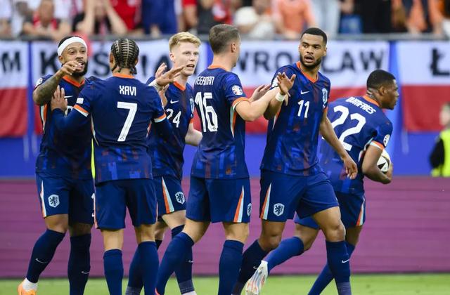 开云体育平台APP-欧国联赛事火热进行中，球队拼尽全力的简单介绍