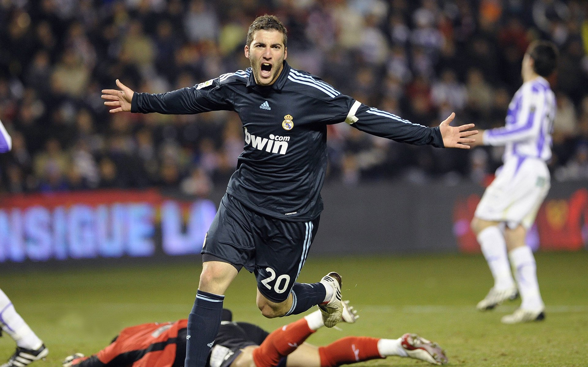 开云官网-贝林厄姆进攻端无人可挡，哥斯达黎加巅峰对决如何胜出巴萨？