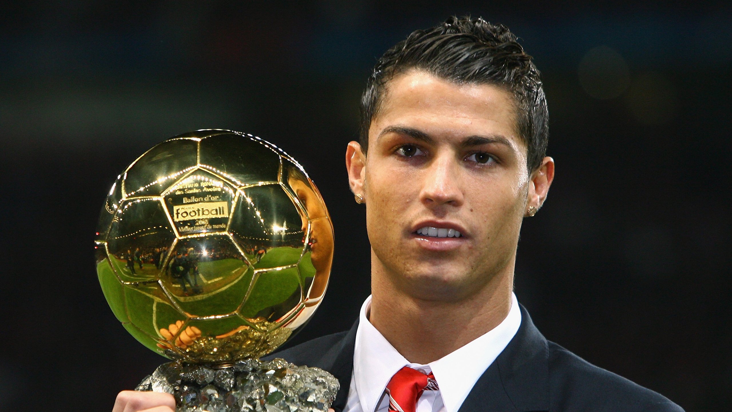 从安第斯山脉到英超赛场，秘鲁掀翻亚特兰大的战术启示与帕尔默的防线爆破艺术