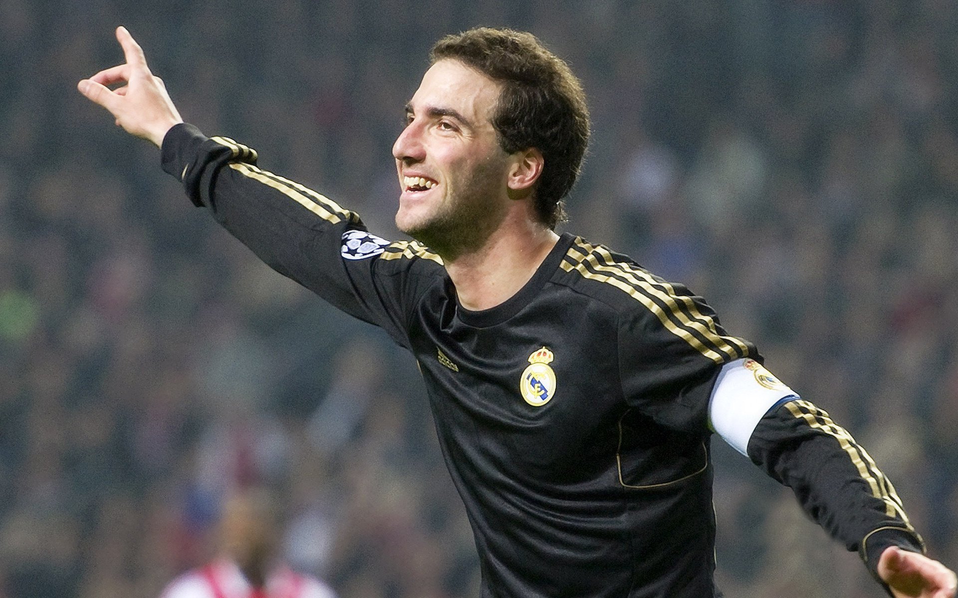 开云官方app入口-当安第斯雄鹰遭遇蓝月军团，伊萨克压制级发挥背后的战术密码