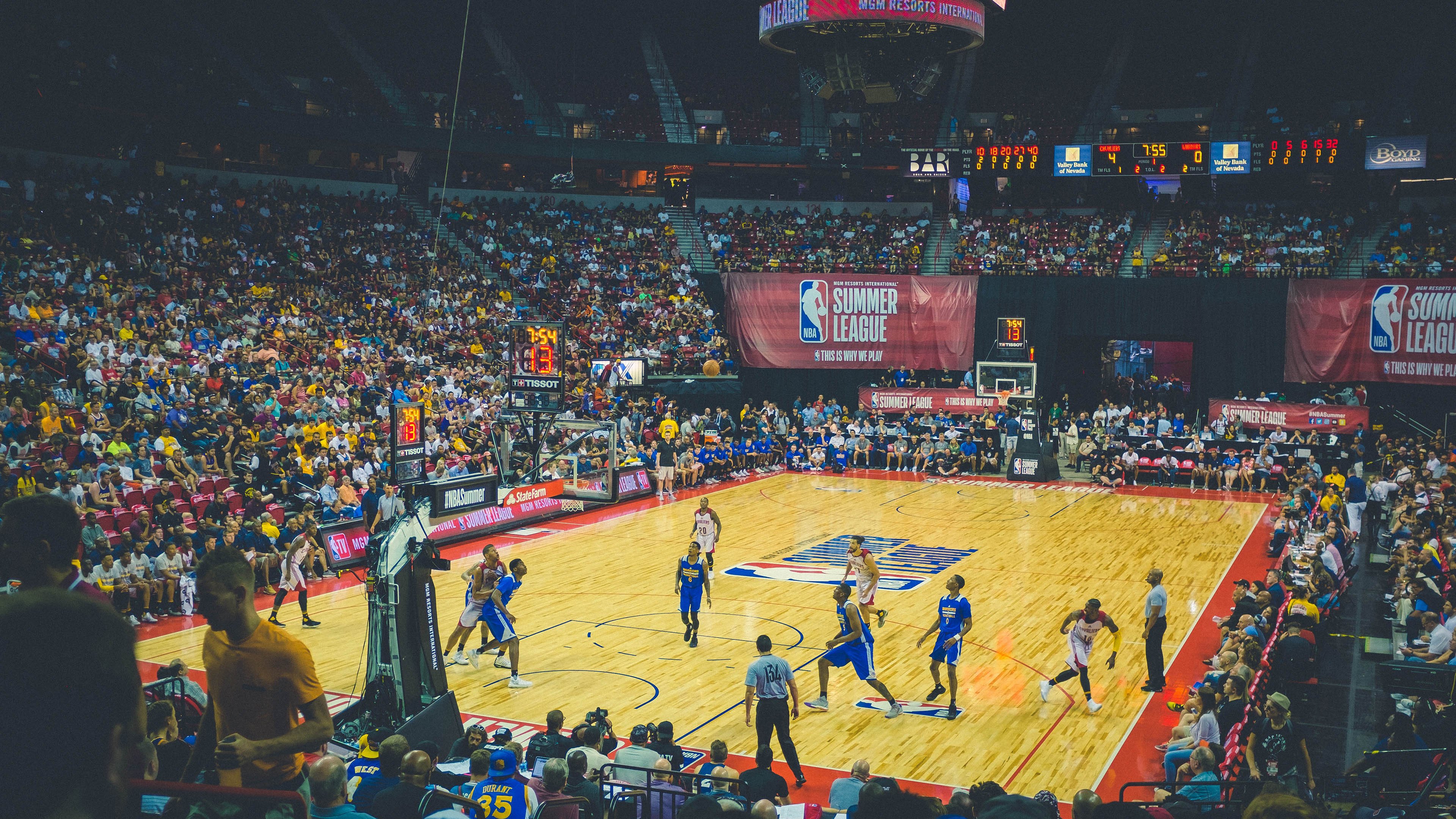 开云体育app-霍勒迪末节封神！爵士窒息防守绝杀凯尔特人，一记抢断改写联盟格局